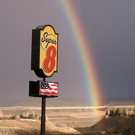Super 8 By Wyndham Cody Hotel Buitenkant foto