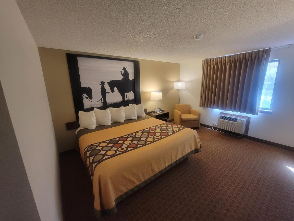 Super 8 By Wyndham Cody Hotel Buitenkant foto