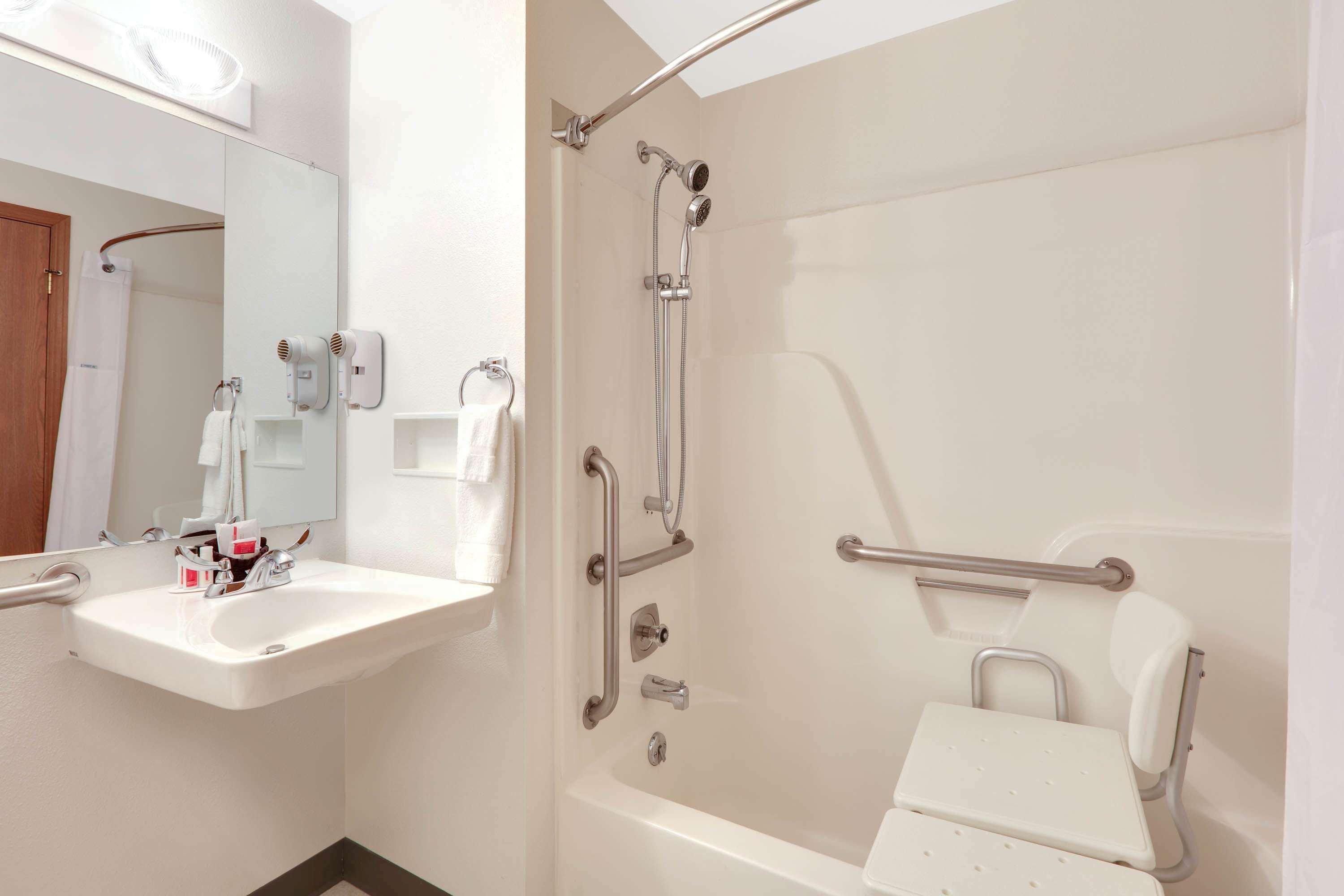 Super 8 By Wyndham Cody Hotel Kamer foto