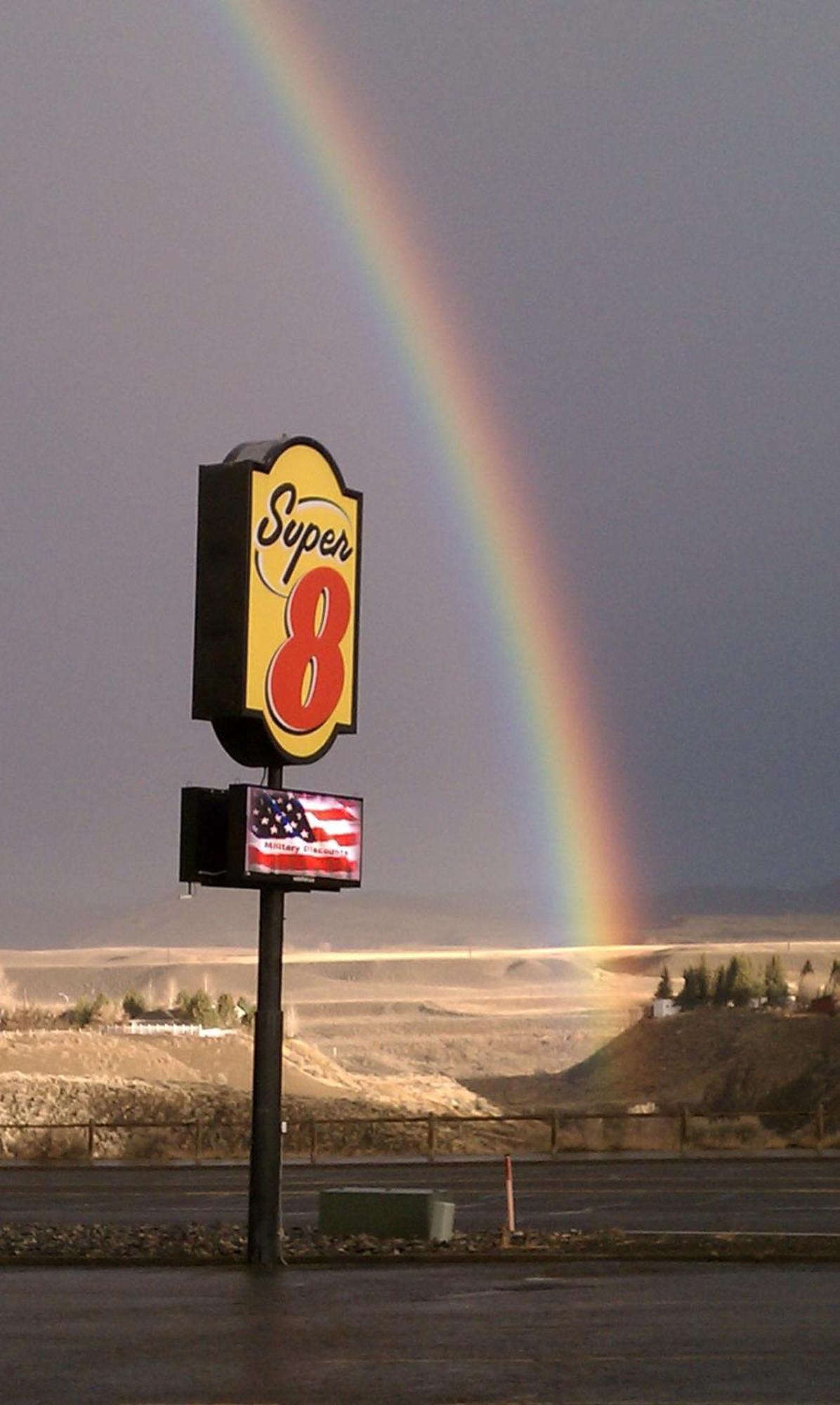 Super 8 By Wyndham Cody Hotel Buitenkant foto