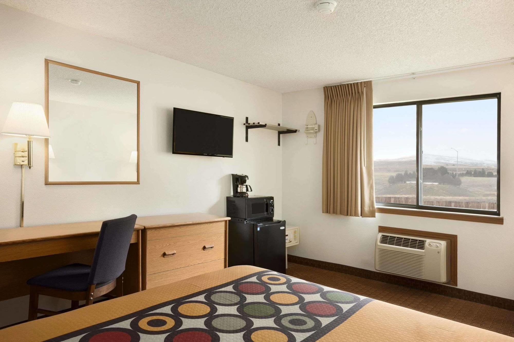 Super 8 By Wyndham Cody Hotel Buitenkant foto