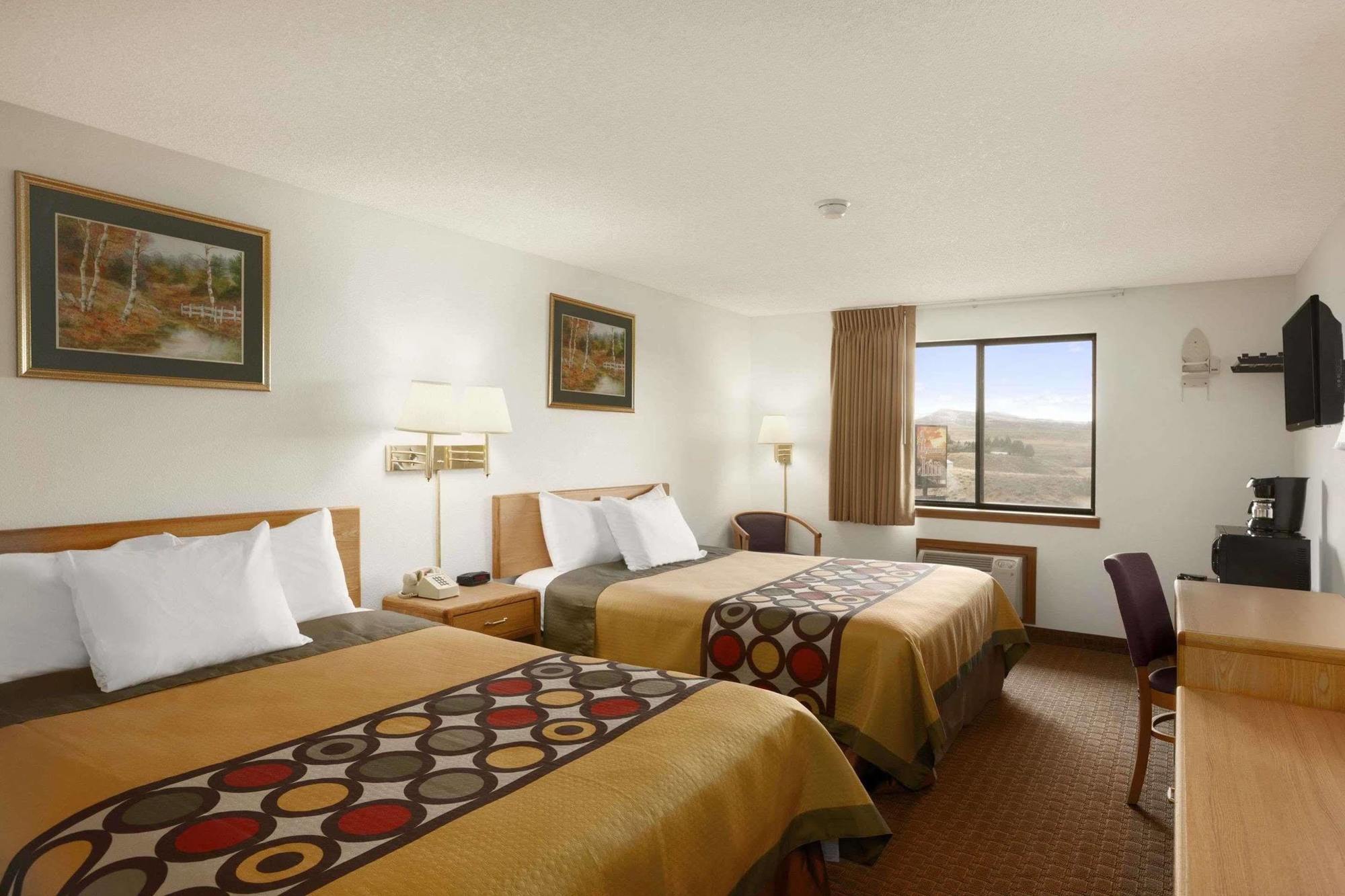 Super 8 By Wyndham Cody Hotel Buitenkant foto