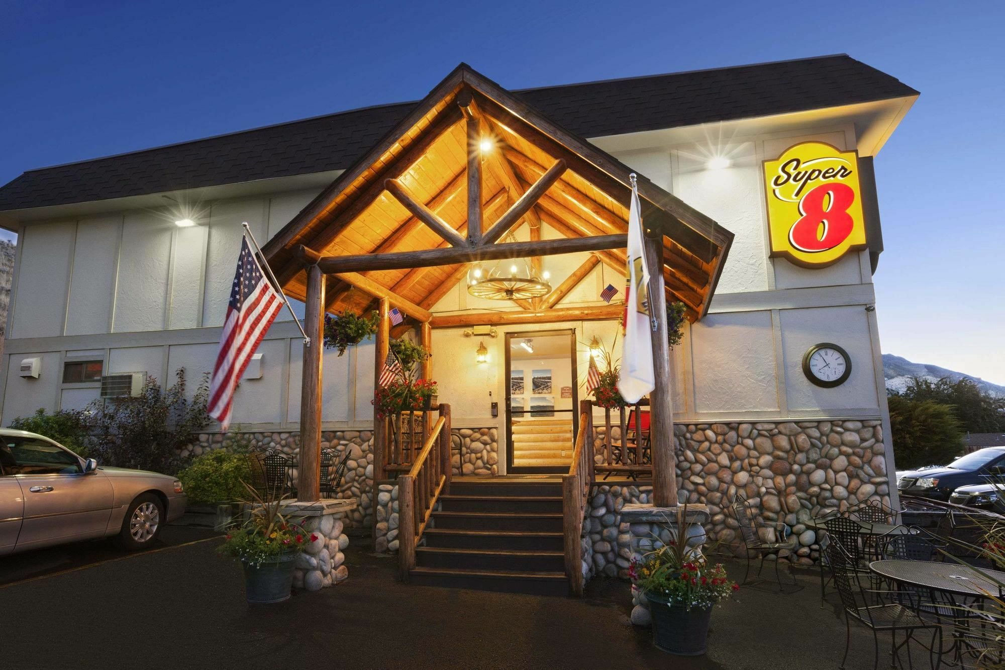 Super 8 By Wyndham Cody Hotel Buitenkant foto