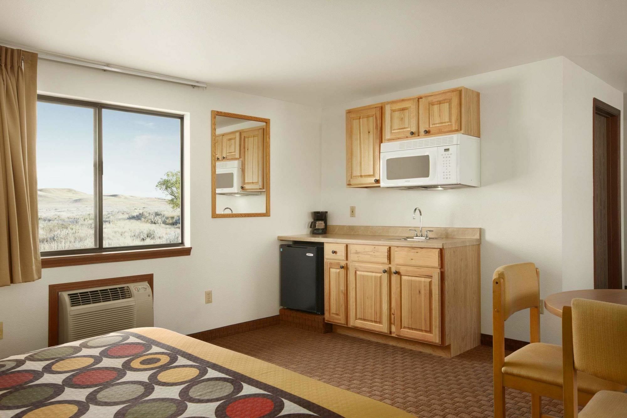 Super 8 By Wyndham Cody Hotel Buitenkant foto