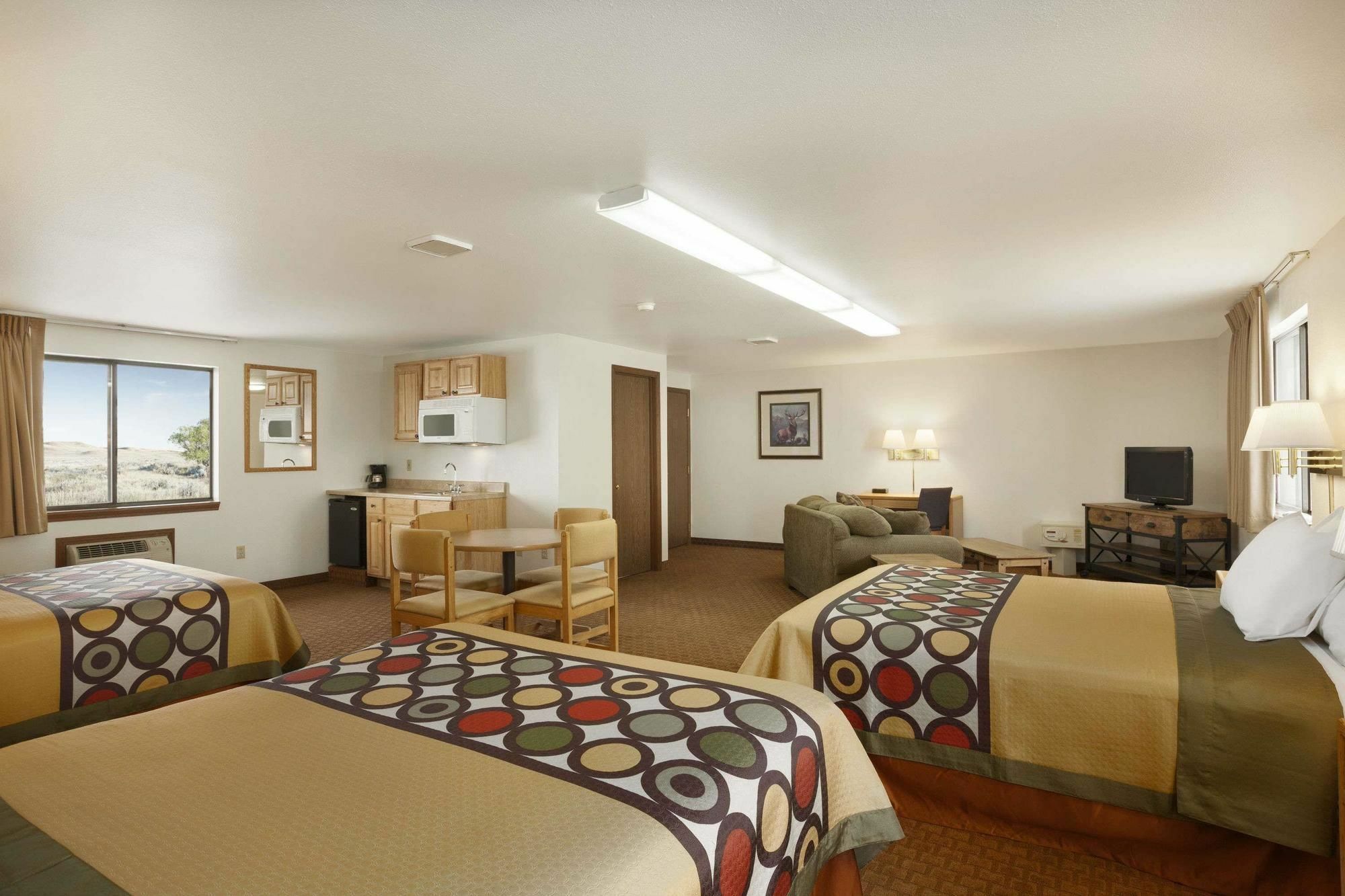 Super 8 By Wyndham Cody Hotel Buitenkant foto